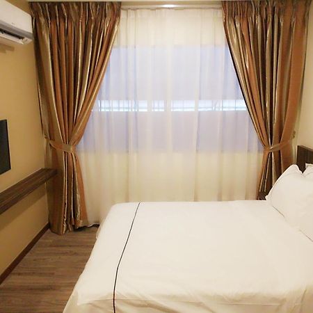 Angsoka Hotel Teluk Intan Kültér fotó