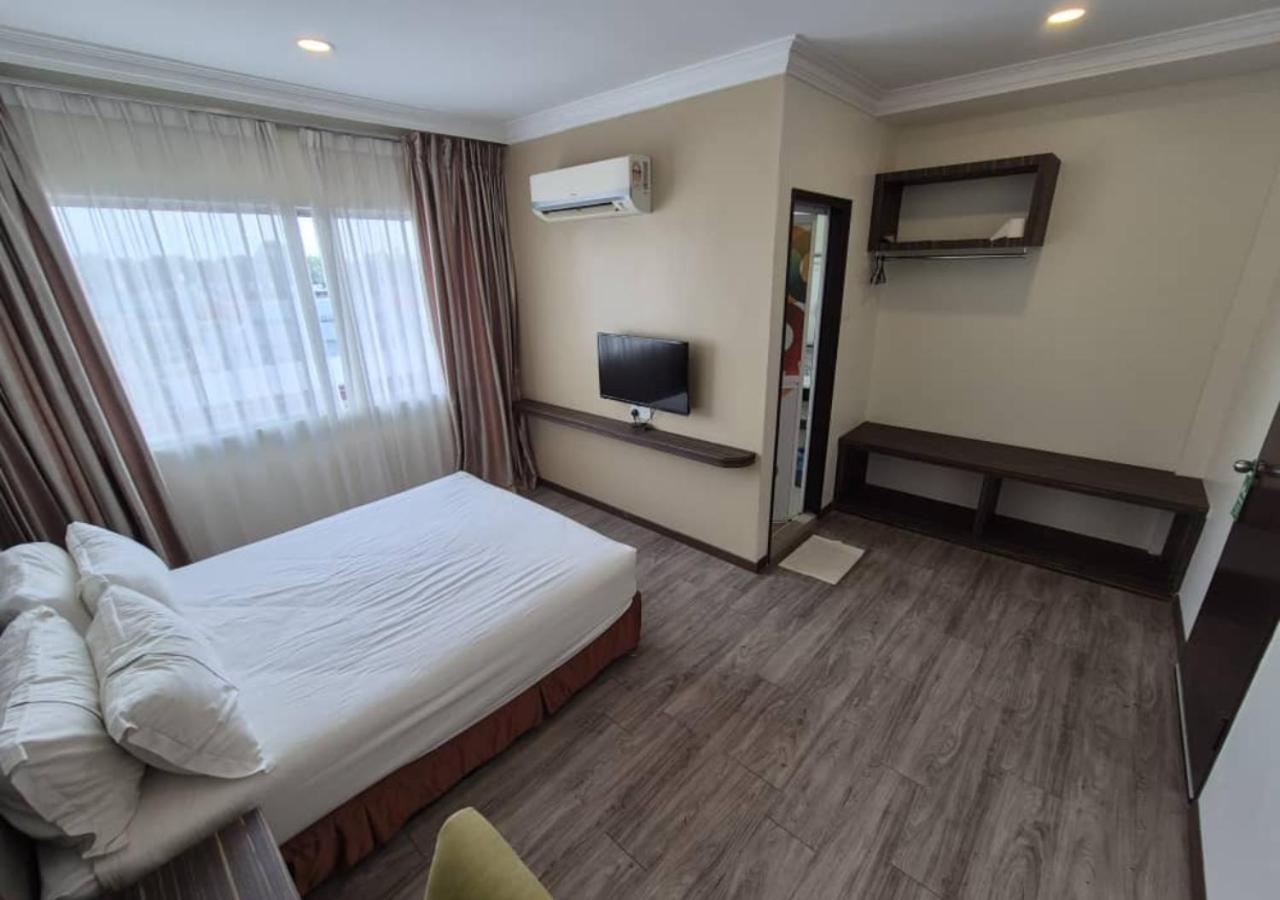 Angsoka Hotel Teluk Intan Kültér fotó