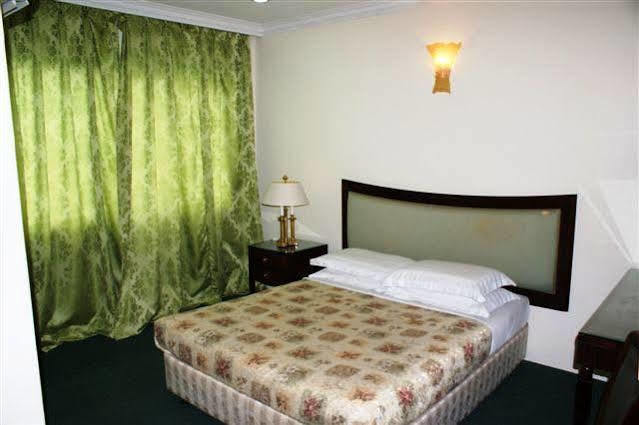 Angsoka Hotel Teluk Intan Kültér fotó