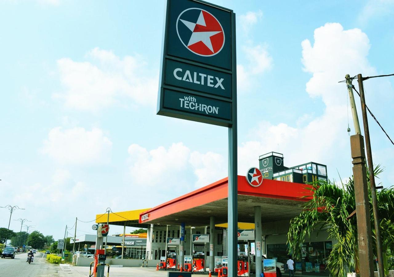 Angsoka Hotel Teluk Intan Kültér fotó